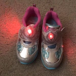 NWOT Frozen Girl Light Up Sneakers Size 10